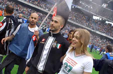 莱比锡6-0大胜法兰克福，迪奥曼德戴帽，鲍姆加特纳一射两传