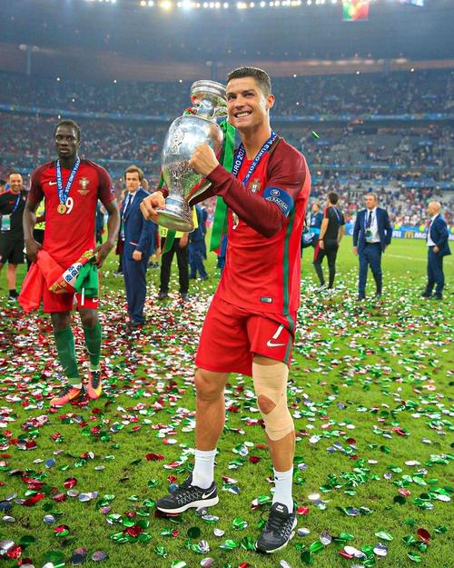 曼联7000万签沃顿有一前提，阿莫林自信可实现！卡里克钦点其接班