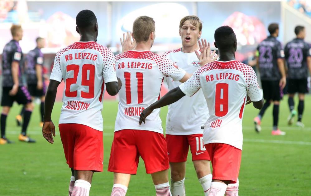 记者：41岁蒂亚戈·席尔瓦12月告别巴甲，正考虑重返欧洲（记者：41岁蒂亚戈·席尔瓦将于12月告别巴甲，正酝酿重返欧洲赛场）