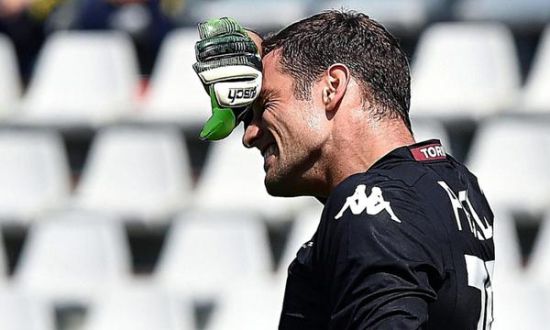 贝克汉姆的球队夺冠，全家相拥庆祝，14岁金发小七很夺目