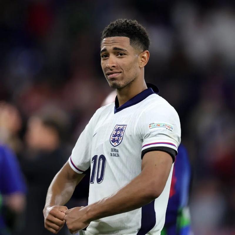 电讯报：切尔西为帕尔默定制特殊战靴，保护受伤脚趾助其康复（电讯报：切尔西为帕尔默打造专属护趾战靴，助其脚趾伤势康复）