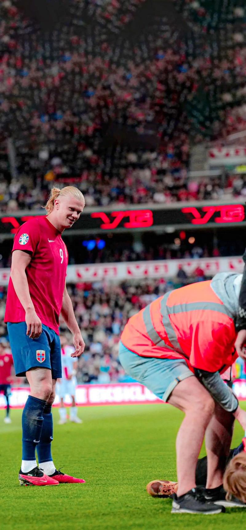 范戴克：不认为西蒙斯是有意要伤害我，但当然给我造成了伤害（范戴克：不认为西蒙斯故意伤人，但确实对我造成了伤害）