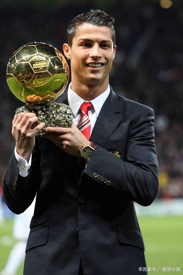 东北人冰雪上玩出花样，骑行健身与躺平同乐