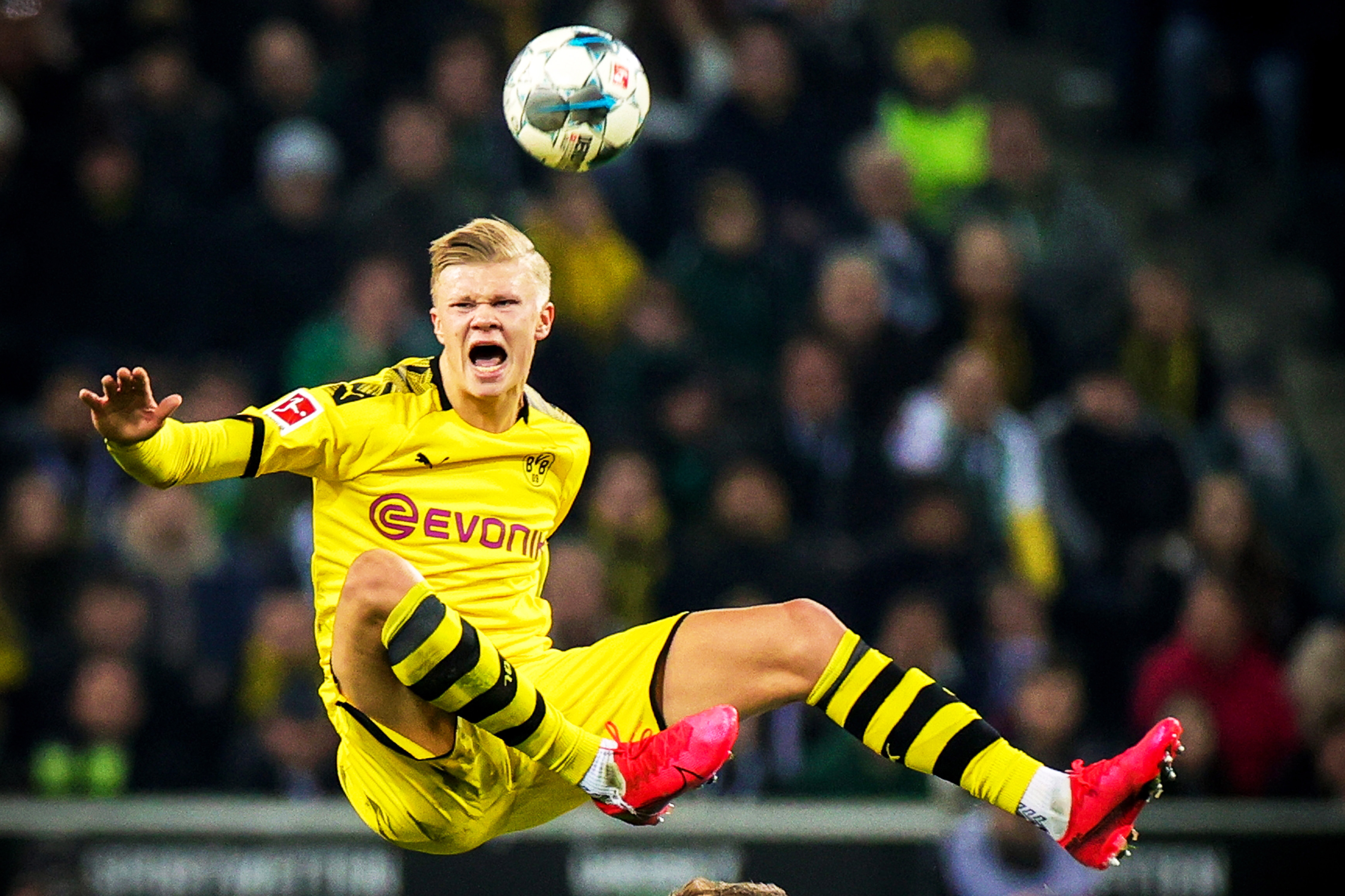 巴萨梅西进球破纪录欧冠历史时刻