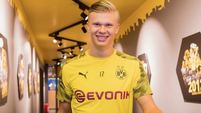 英超节礼日传统断裂！百年习俗因赛程压力首次让步（英超节礼日百年传统首次让步：赛程压力迫使改变）