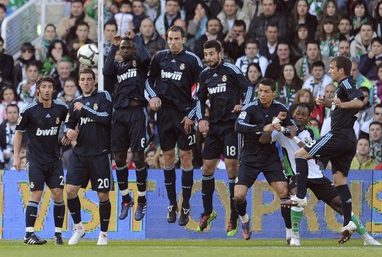 国米vs凯拉特首发预测：巴雷拉踢后腰，劳塔罗继续首发搭皮奥