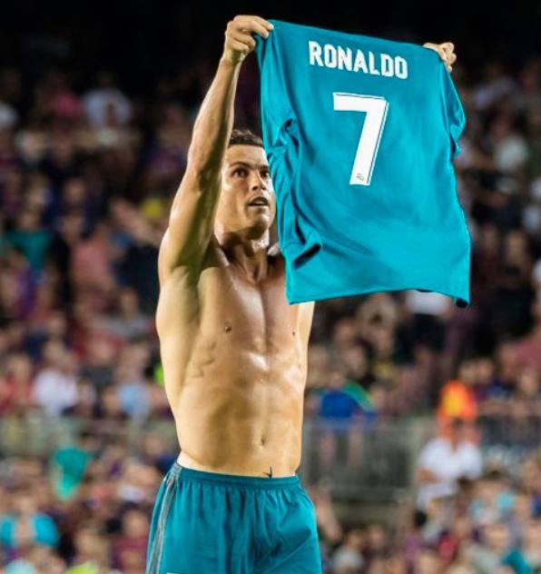 英超名宿齐批罗梅罗太疯狂：球队还有机会，这红牌完全没必要（英超名宿集体炮轰罗梅罗过于鲁莽：球队尚有转机，这张红牌毫无必要）