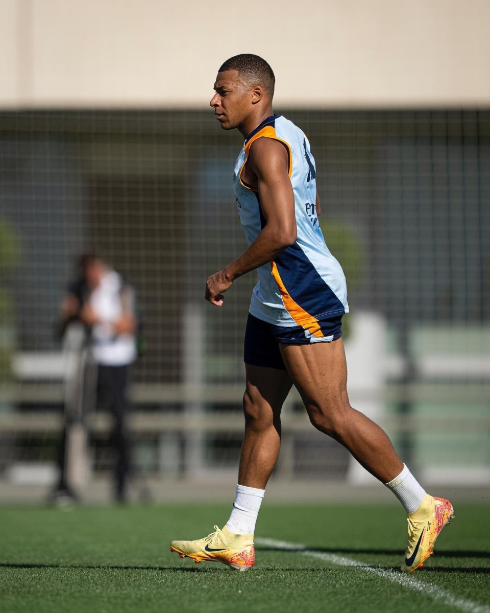 欧文：唯一担心的是库尼亚的脾气，毕竟队里已经有一个B费了