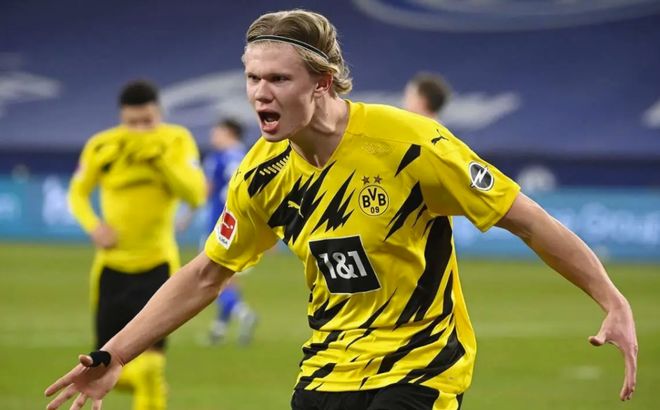 维尼修斯和阿森纳U16球员合影，2米法国门将抢镜