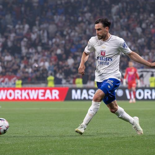 爱尔兰英雄帕罗特含泪接受采访：这就是我们热爱足球的原因（爱尔兰英雄帕罗特哽咽受访：这正是我们钟爱足球的缘由）